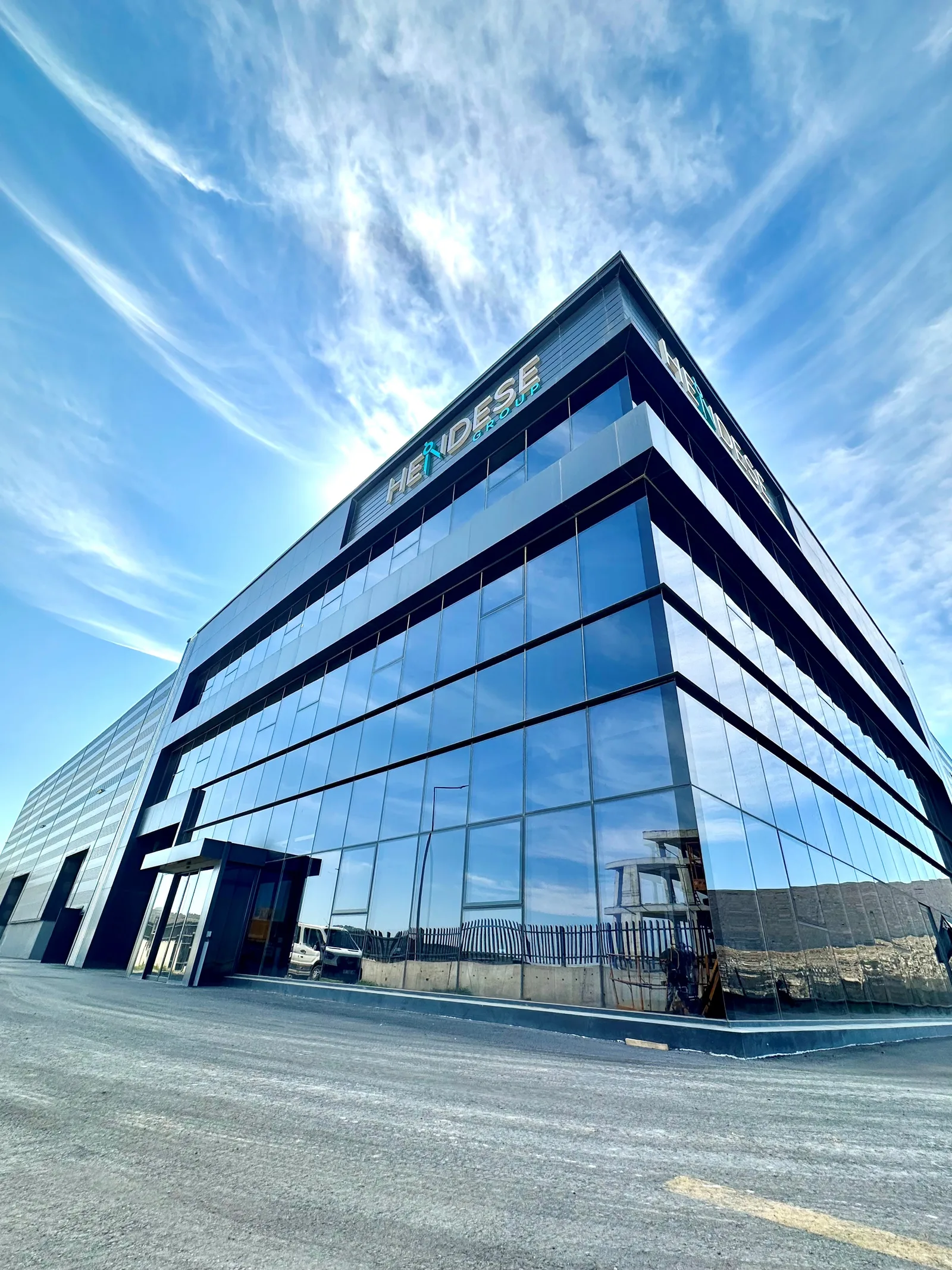 Hendese Group üretim tesisi dış cephesi